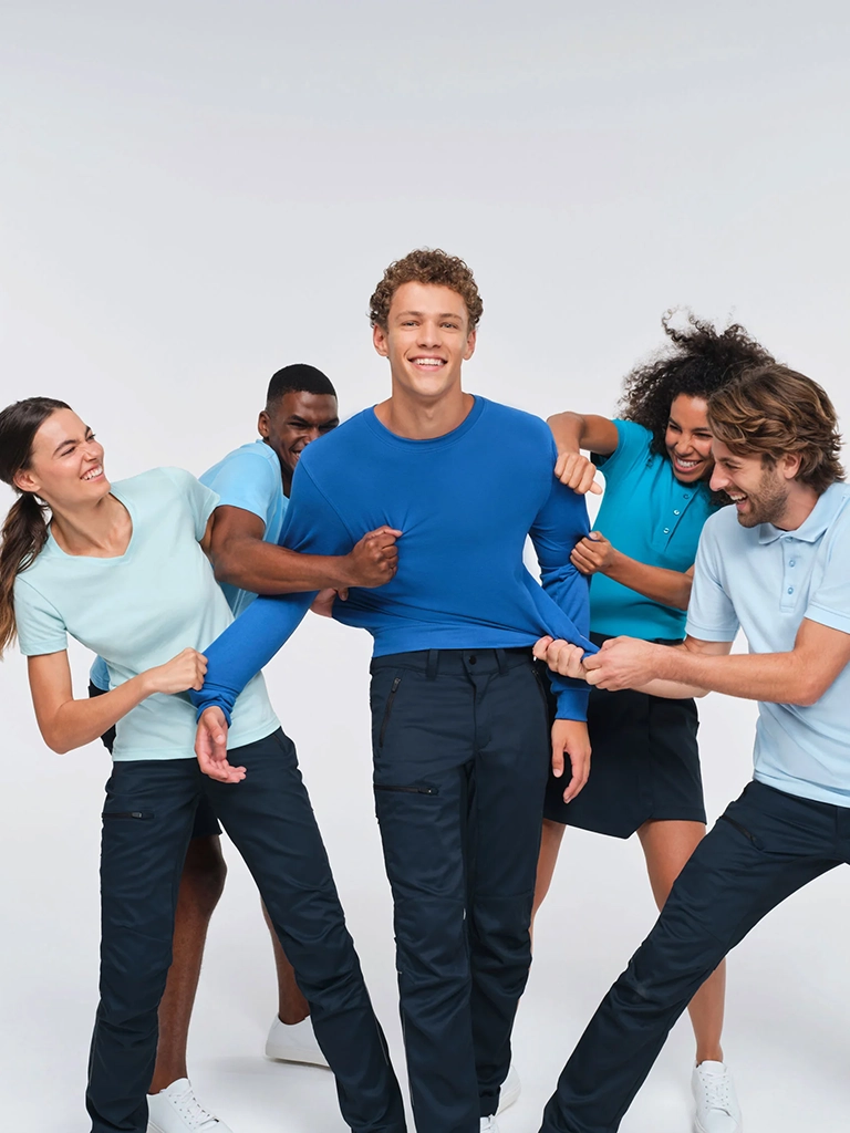 gruppe_01-image_hakro-EXKURS-Performance-Mikralinar-t-shirts-longsleeves-poloshirts_srgb_hr_241030_851_kompr